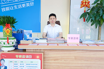 ������ͨ����ѧУ_2024���＾�౨���ֳ�