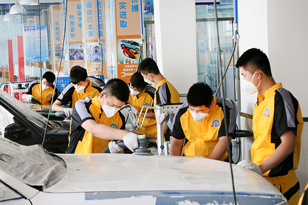 ��˹���޳���ĥ