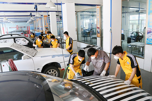 ��˹���޳���ĥ