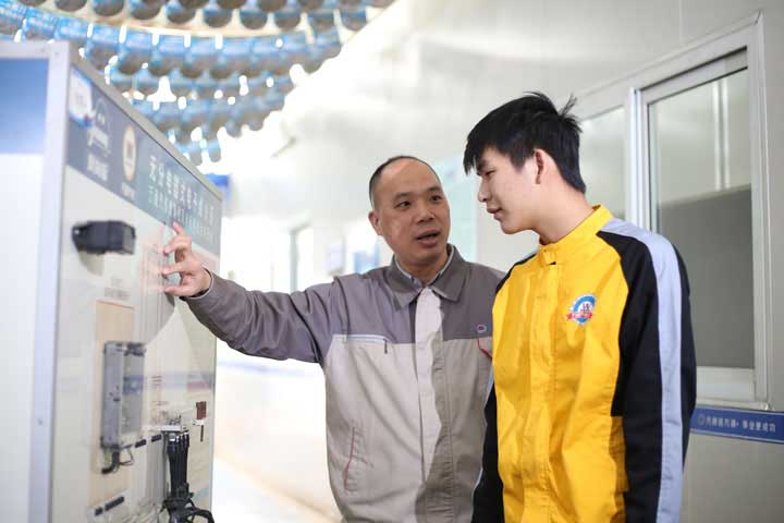 ���̨��ʵѵ